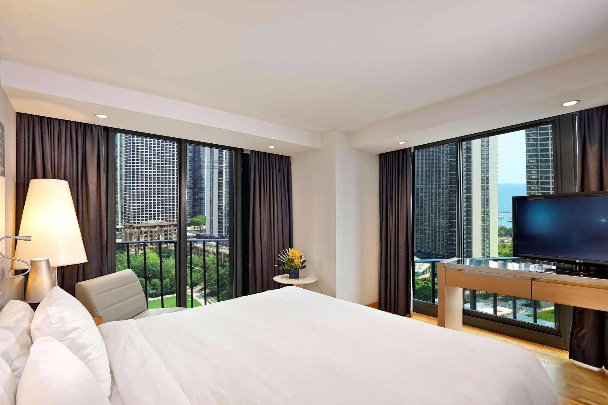 Radisson Blu Aqua Hotel, Chicago Exterior photo